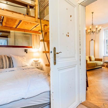 Historical Wine Apartment บราติสลาวา ภายนอก รูปภาพ
