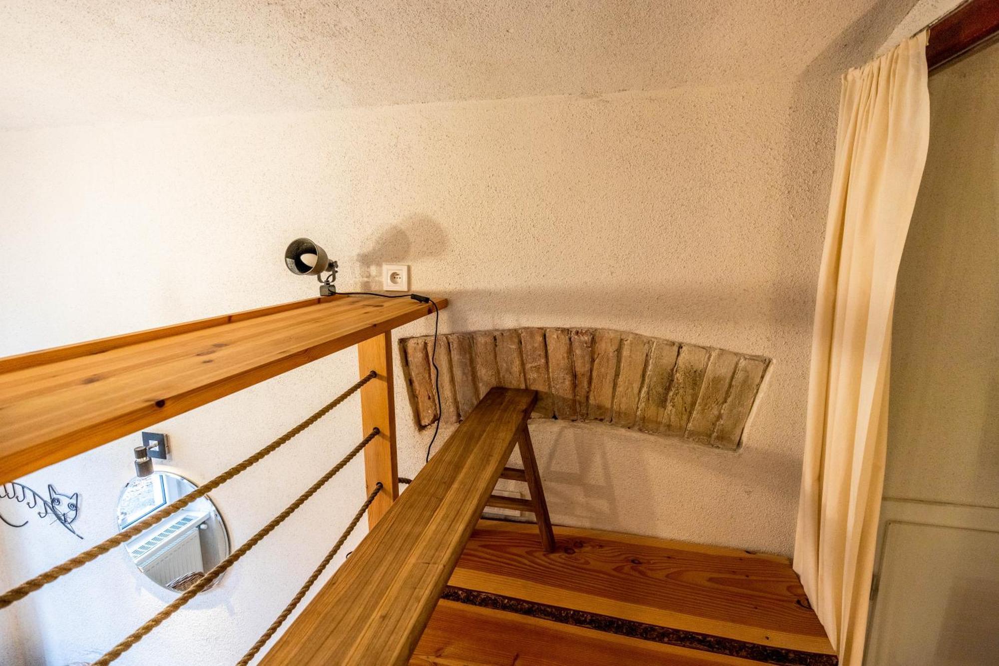 Historical Wine Apartment บราติสลาวา ภายนอก รูปภาพ
