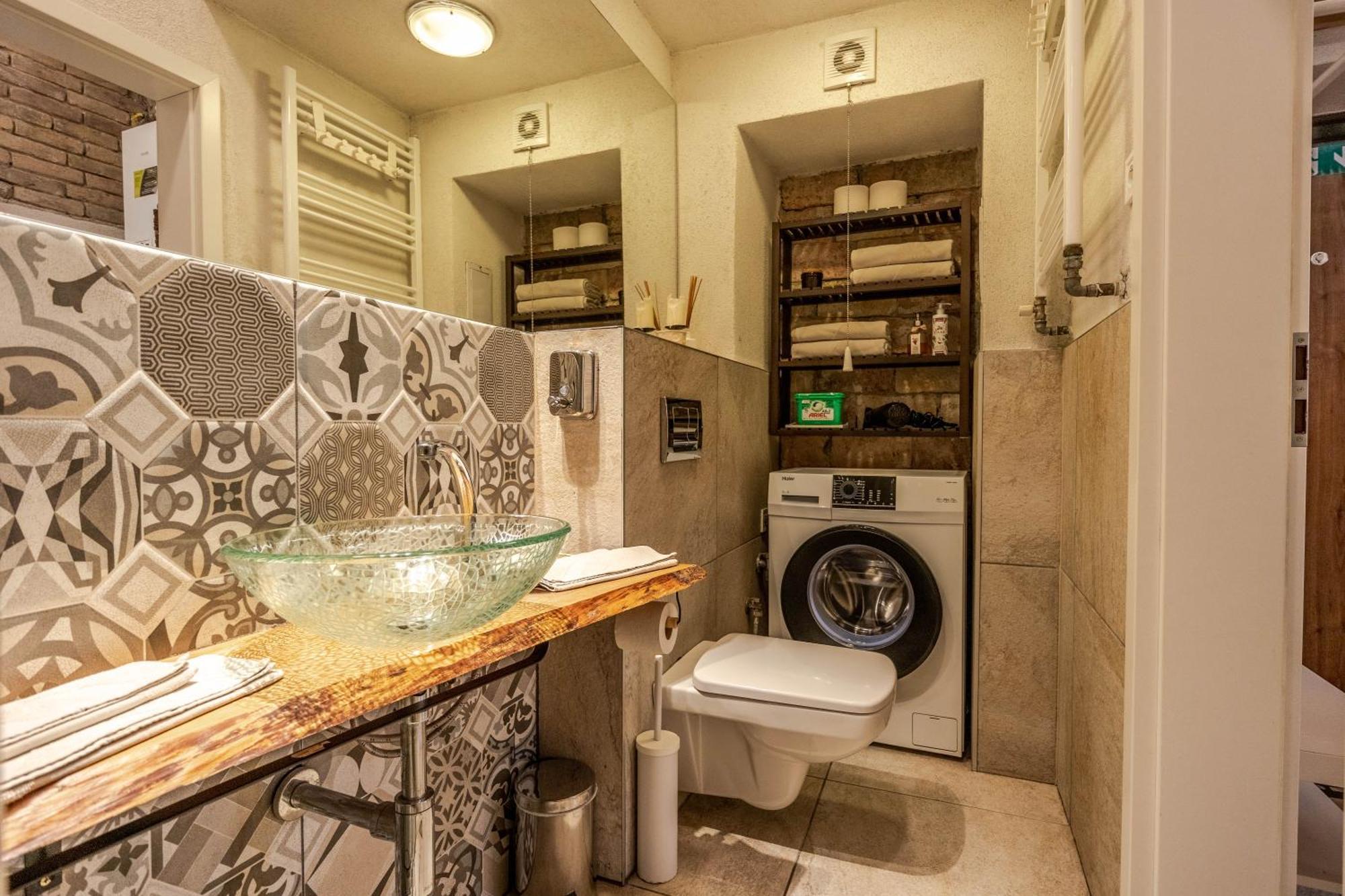Historical Wine Apartment บราติสลาวา ภายนอก รูปภาพ