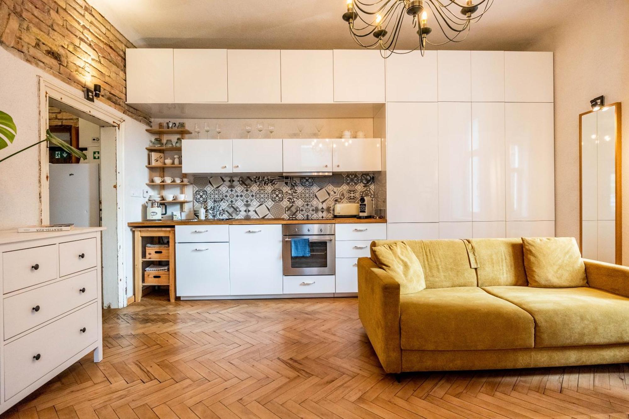 Historical Wine Apartment บราติสลาวา ภายนอก รูปภาพ