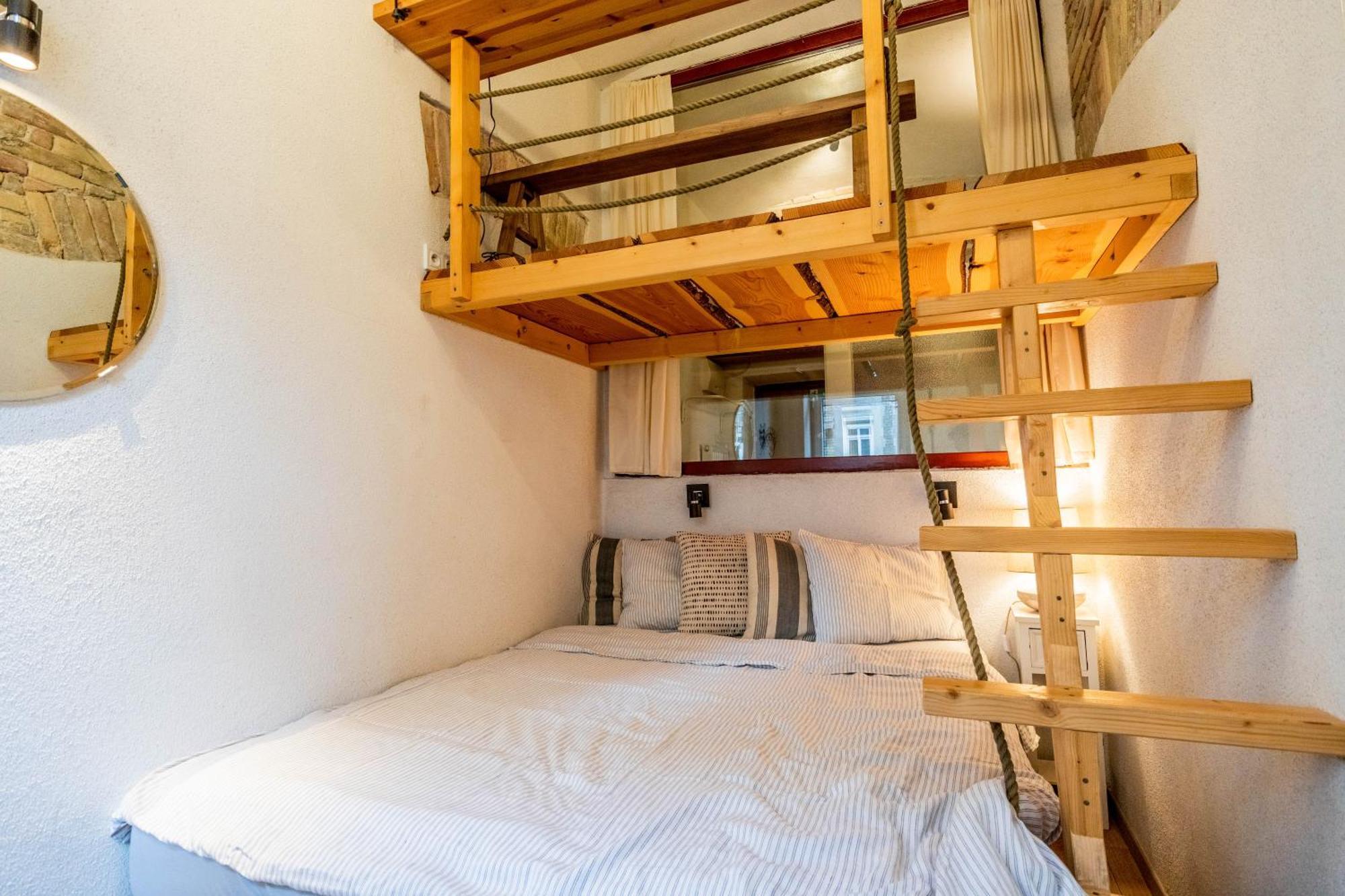 Historical Wine Apartment บราติสลาวา ภายนอก รูปภาพ